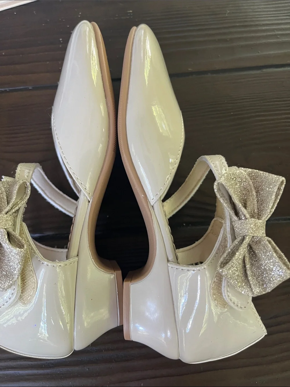 Rachel Shoes Cream Patent Mary Janes with Gold Glitter Bows NWOT
